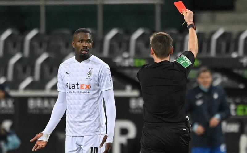 Thuram, sancionado con cinco partidos por escupir a un rival