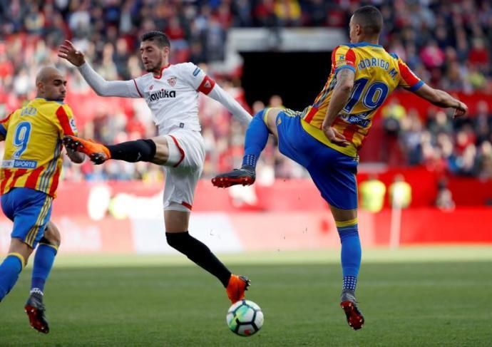 Valencia y Sevilla empataron a uno en sus dos últimos partidos en Mestalla