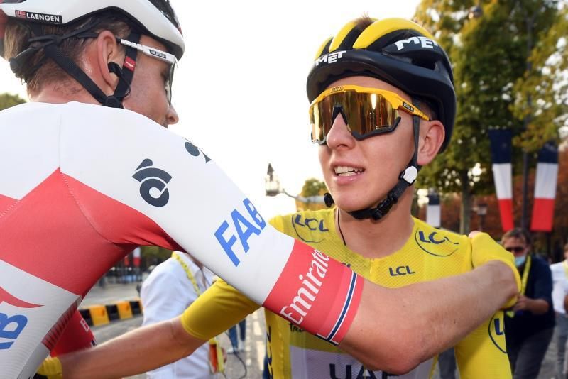 Pogacar desea "suerte en el futuro" a los jóvenes del Tour del Porvenir