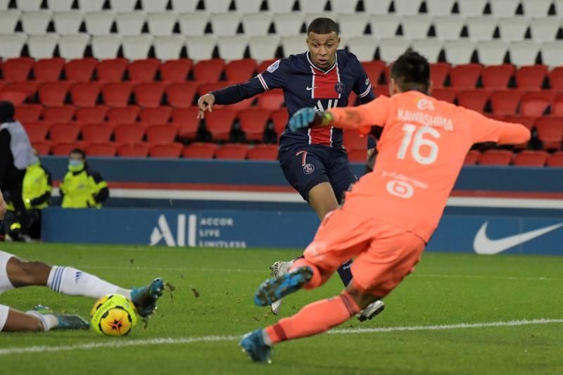 El PSG golea, el Lyon domina