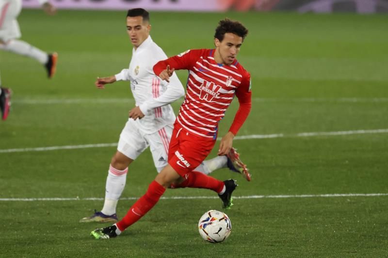 El centrocampista del Granada Luis Milla, positivo por coronavirus