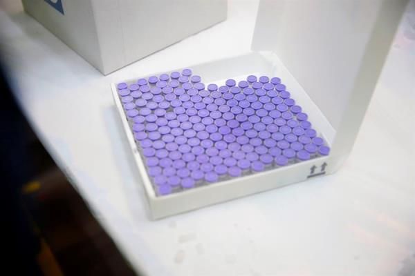 Una mujer de 96 años se convierte en la primera persona vacunada en España