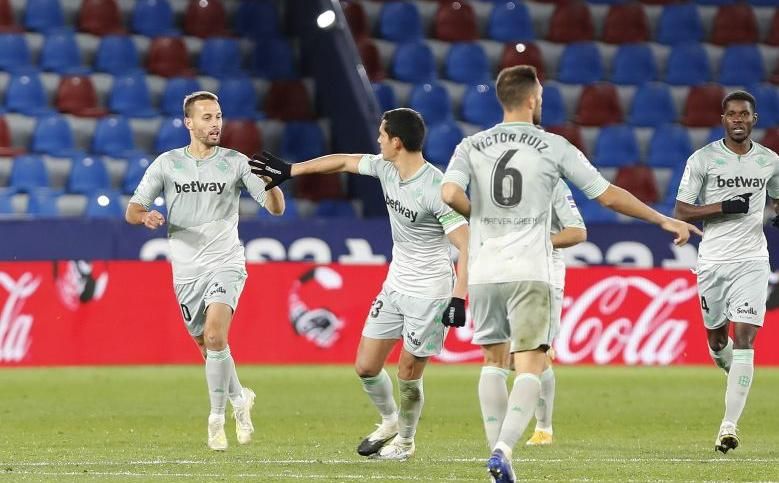 "Frustrado" Canales: "Encajar cuatro goles no nos lo podemos permitir"