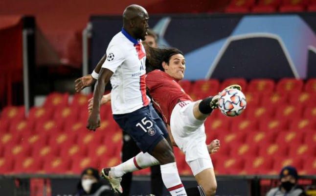 Multan a Cavani con 110.000 euros y tres partidos por un comentario racista