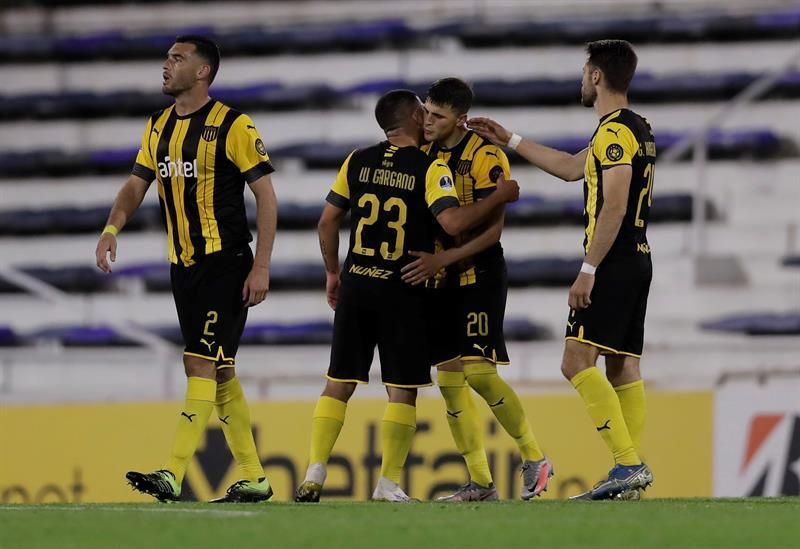 Peñarol y Nacional mueven fichas para la segunda parte de la temporada