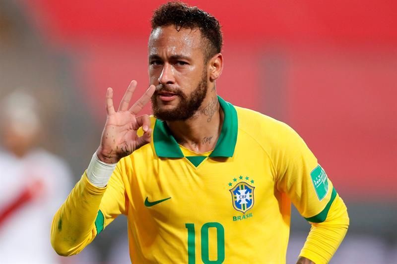 Neymar muestra su cena de año nuevo para pocos e ironiza los 500 invitados