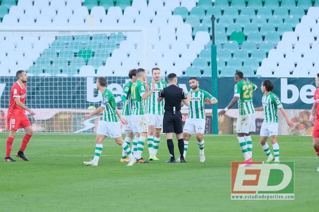 Ningún jugador de las cinco grandes ligas recibió más penaltis que Fekir en 2020