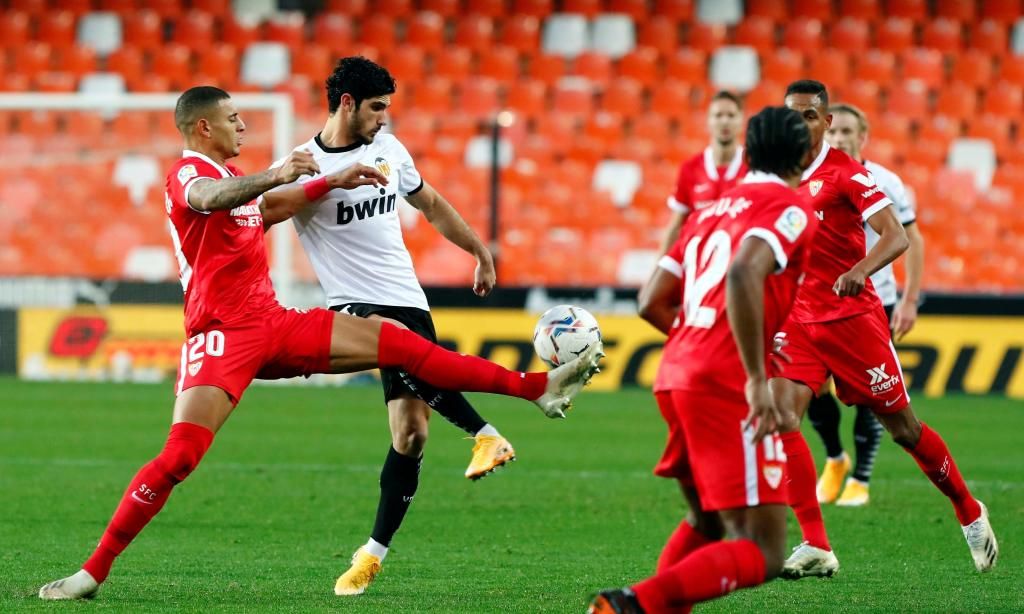 Koundé y Diego Carlos, alternativas del Madrid a Sergio Ramos