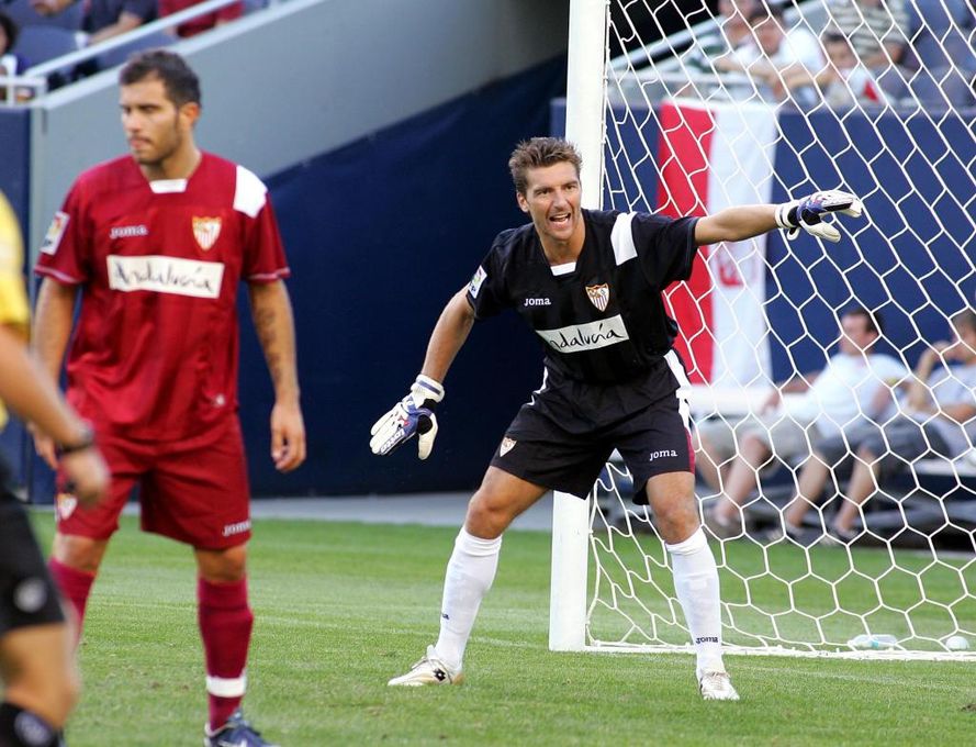 De Sanctis, ex del Sevilla FC, operado tras un grave accidente de carretera