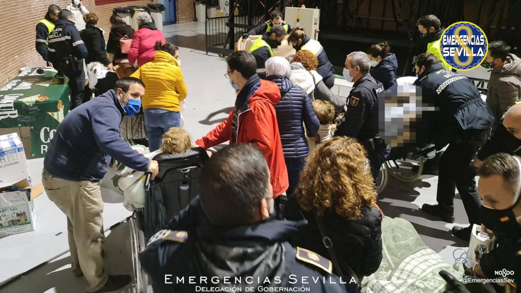 Se eleva a 21 el número de ancianos hospitalizados en Sevilla y el foco del incendio derivaría de "algún aparato eléctrico"