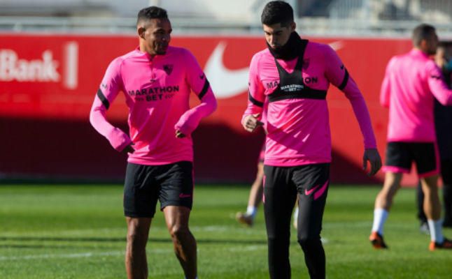 Morboso pulso liguero entre Sevilla y Real Sociedad con Carlos Fernández de principal foco