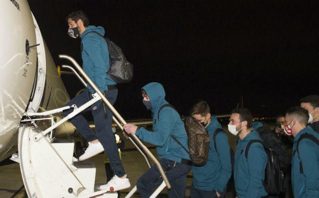 El avión del Athletic, que se enfrenta al Atlético, no pudo aterrizar en Barajas y regresó a Bilbao