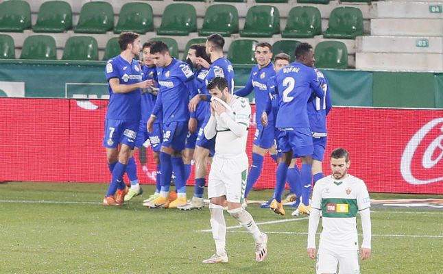 1-3. El Getafe toma aire y prolonga la caída del Elche