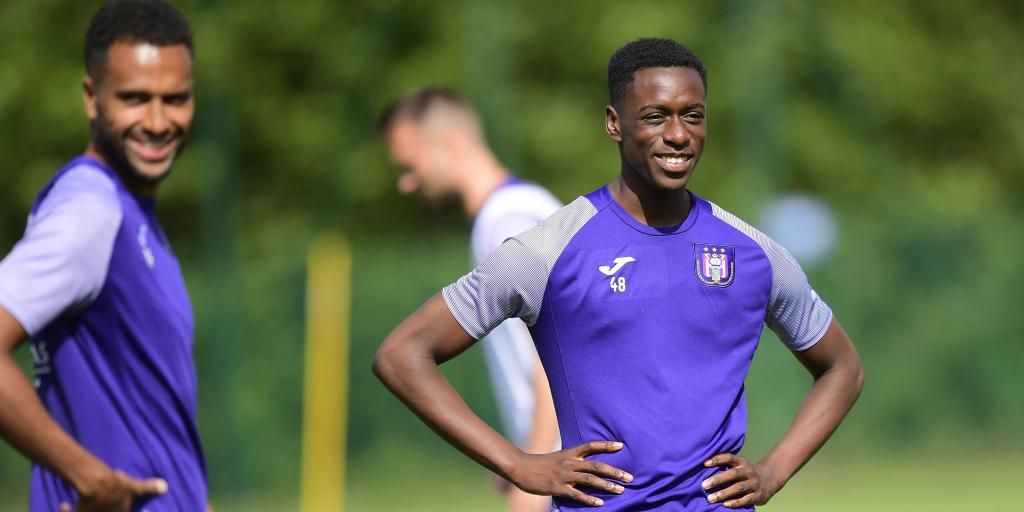 El emergente Lokonga, de nuevo vinculado al Sevilla