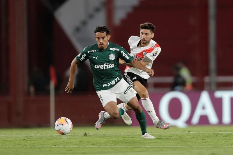 Palmeiras, con un pie en la final, recibe a un River que espera un milagro