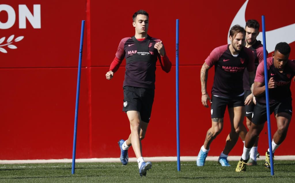 Reguilón aplaude la renovación de Lopetegui con el Sevilla FC