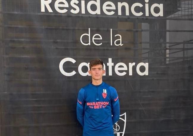 Kike Salas, la última perla de la cantera del Sevilla FC y campeón del mundo de pádel