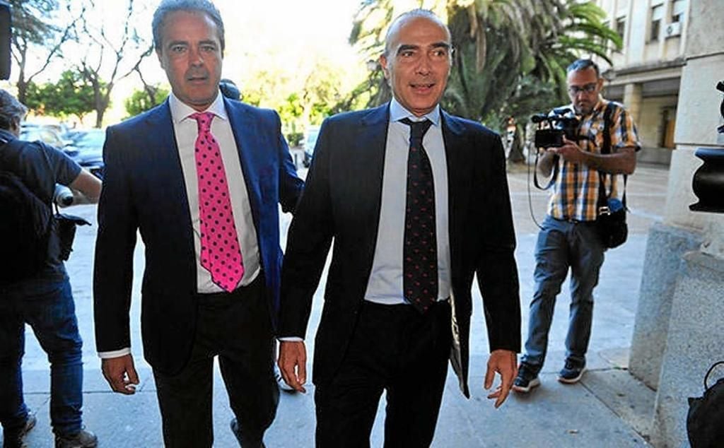 Luis Oliver y Pepe León, condenados por su gestión en el Betis