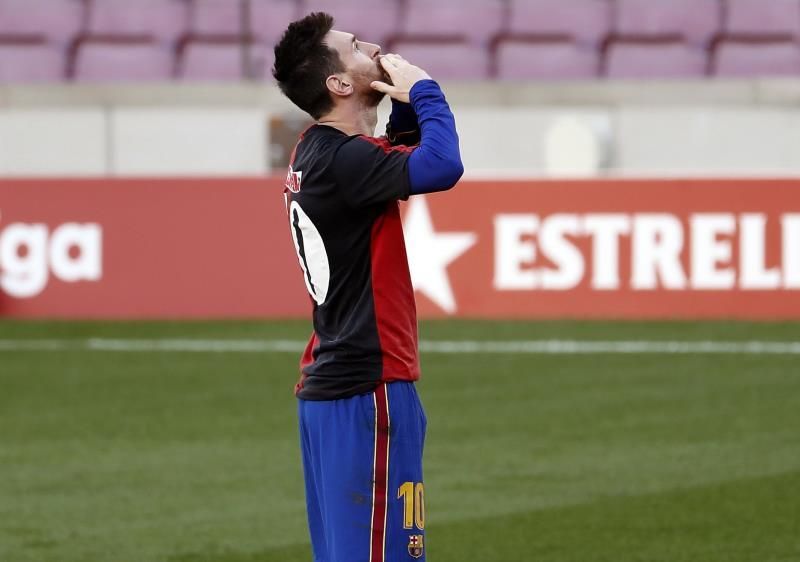 Confirmada la tarjeta a Messi por quitarse la camiseta y homenajear a Maradona