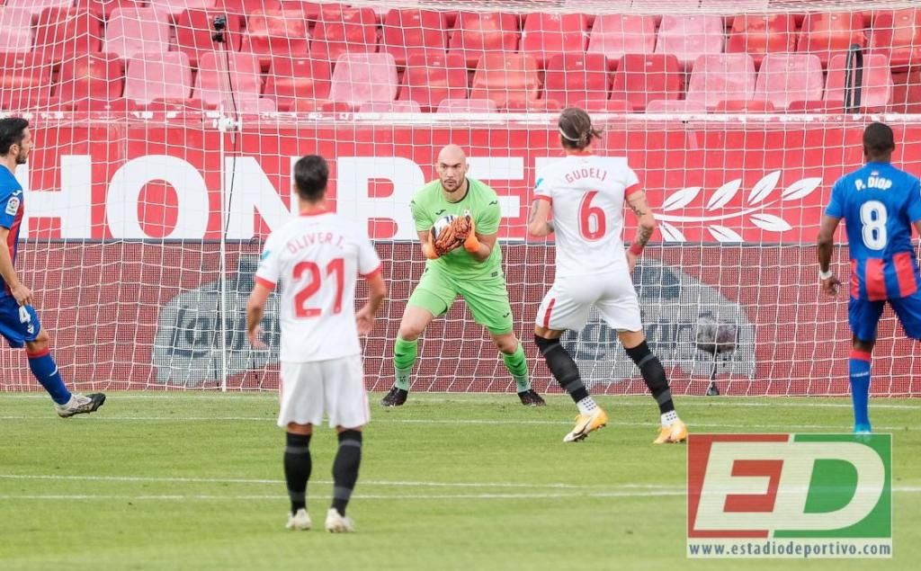 Todo a lo que ha renunciado Dmitrovic por el Sevilla FC: la intrahistoria