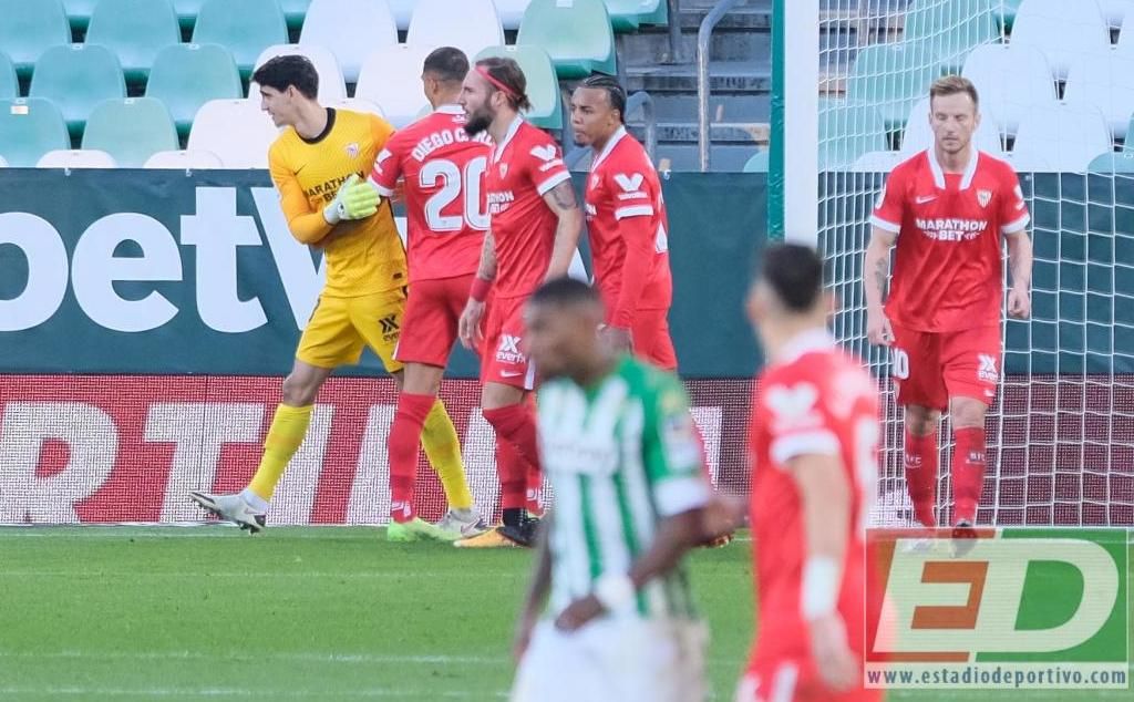 Bono marca territorio en pleno debate por la llegada de Dmitrovic al Sevilla