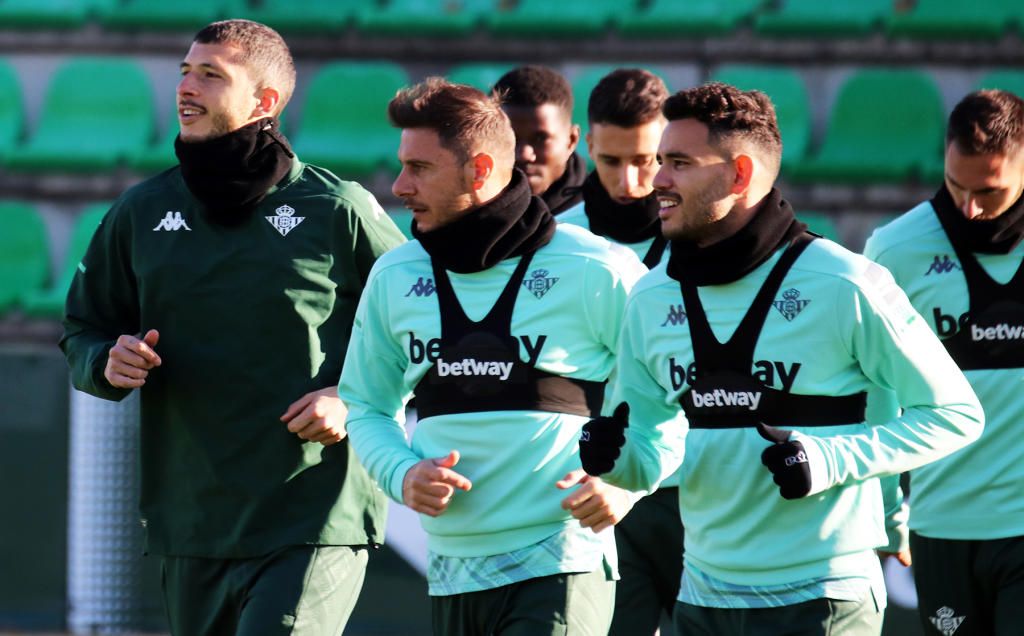 Muchas más bajas de las esperadas en la lista del Betis para viajar a Gijón