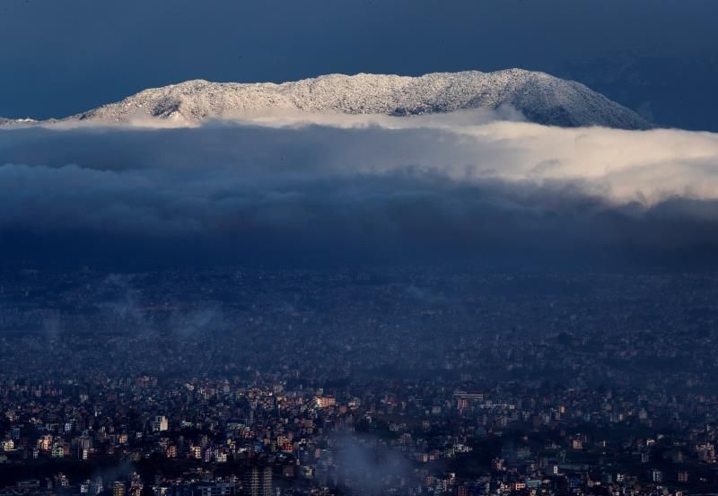 La primera cima invernal al K2 ensombrecida por la muerte del español Mingote