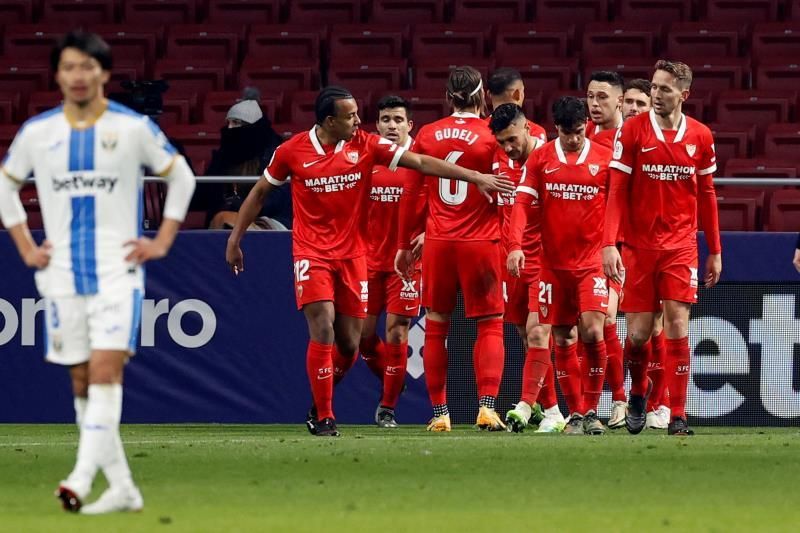 0-1. Ocampos rescata al Sevilla