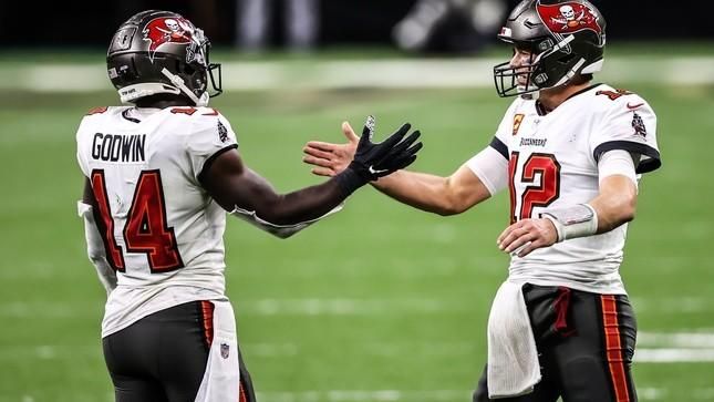 Brady pone a Buccaneers en la final de la NFC; la defensa a Chiefs en la AFC