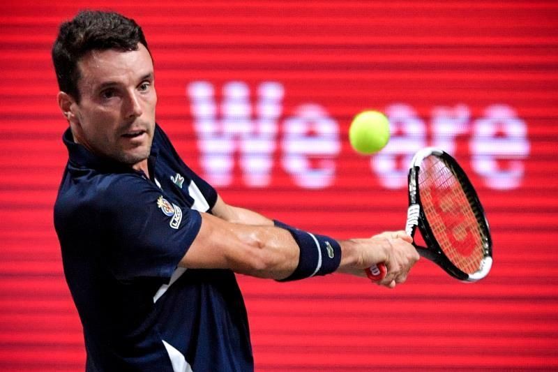 Bautista pide disculpas y señala que la conversación era privada