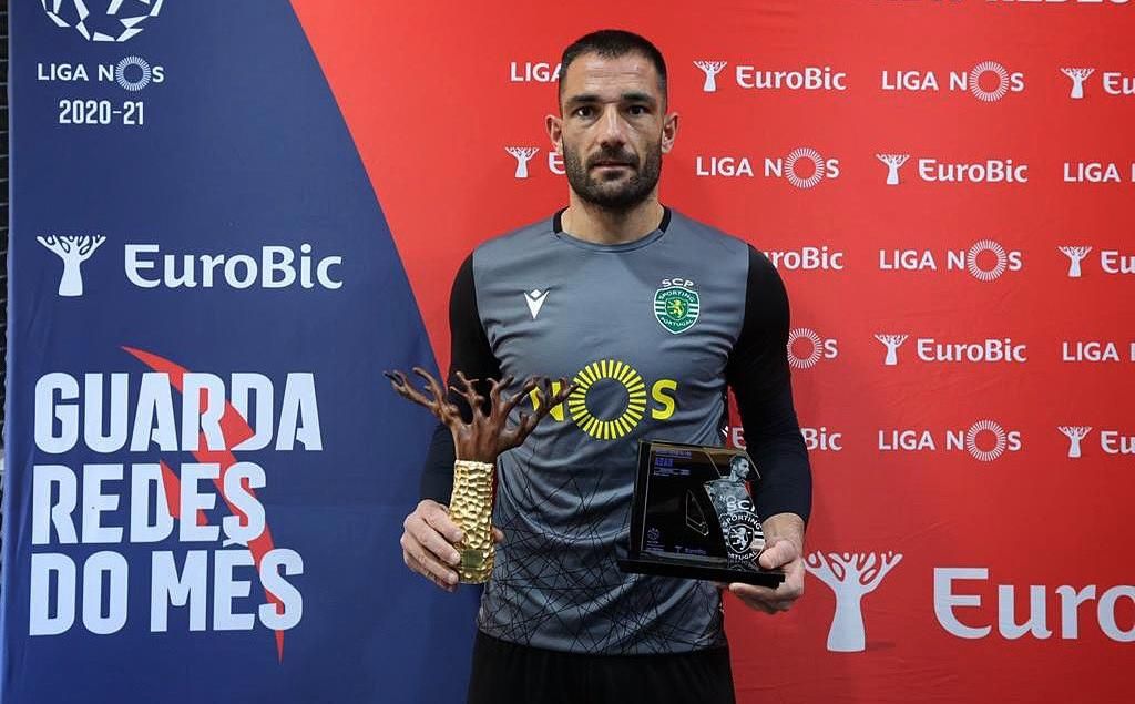 Adán, entre los tres porteros menos goleados de Europa y en un Sporting líder