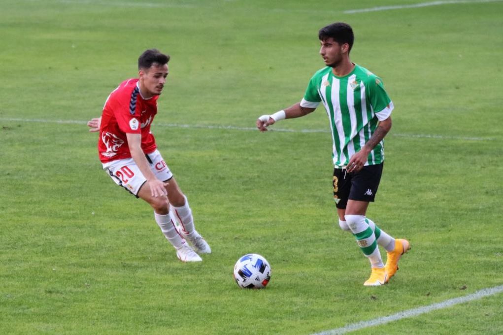 Real Murcia 0-2 Betis Deportivo: Triunfo de peso para meterse en la pelea por el ascenso