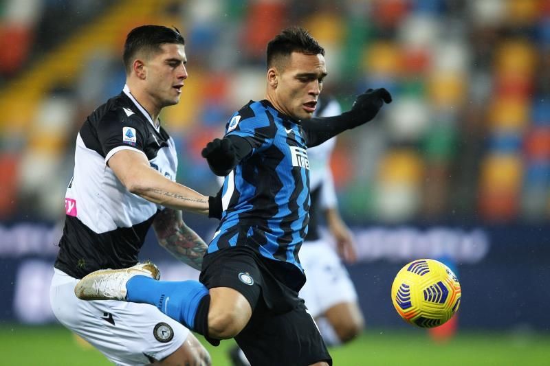 El Inter tropieza en Udine y el Milan, campeón de invierno pese a perder