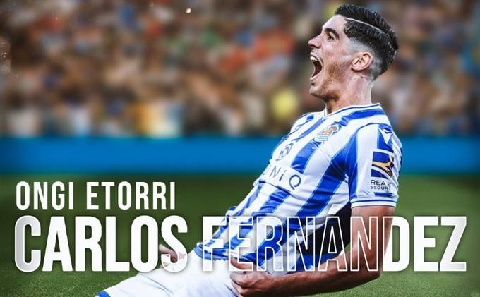 Oficial: Carlos Fernández deja el Sevilla para ser el '9' de la Real Sociedad hasta 2026
