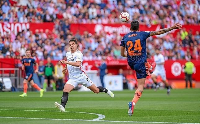 El Sevilla piensa ya en el Valencia, impulsado por el 'Huracán En-Nesyri', pero pendientes de Fernando