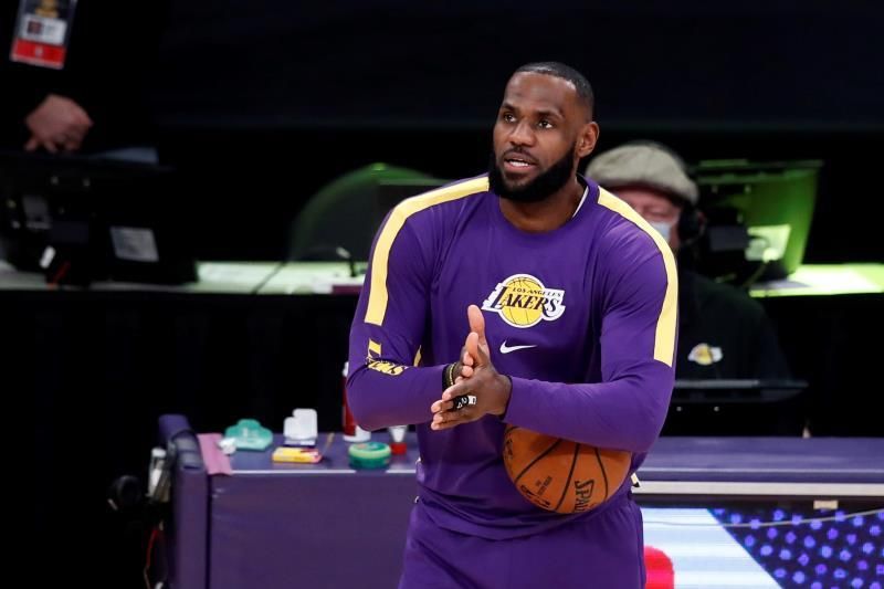 Un LeBron James gigantesco salva a los Lakers de la trampa de los Cavaliers