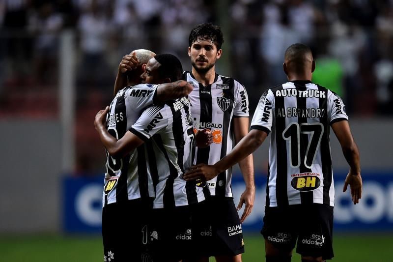 Mineiro vence con doblete del venezolano Savarino y asciende al tercer lugar