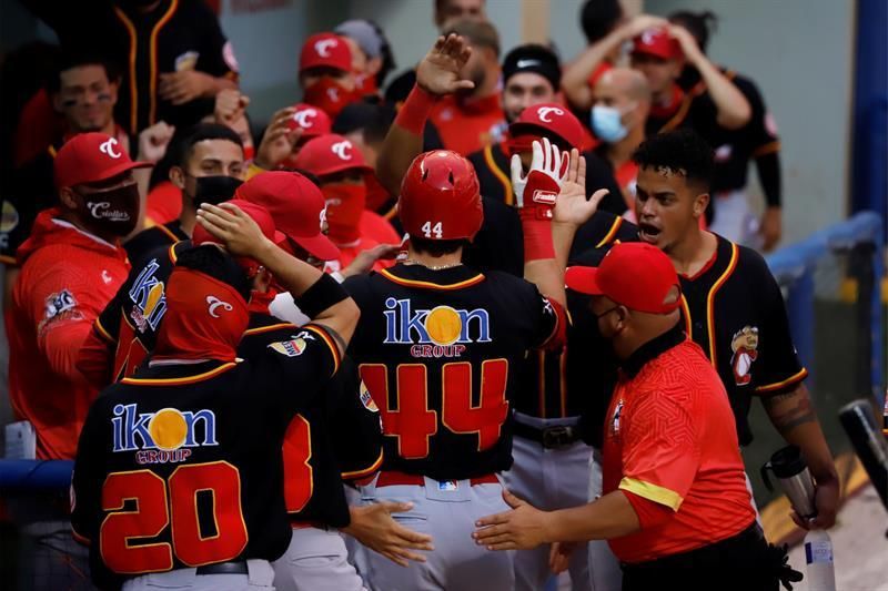 Los campeones de la liga de béisbol en Puerto Rico homenajeados en el Senado