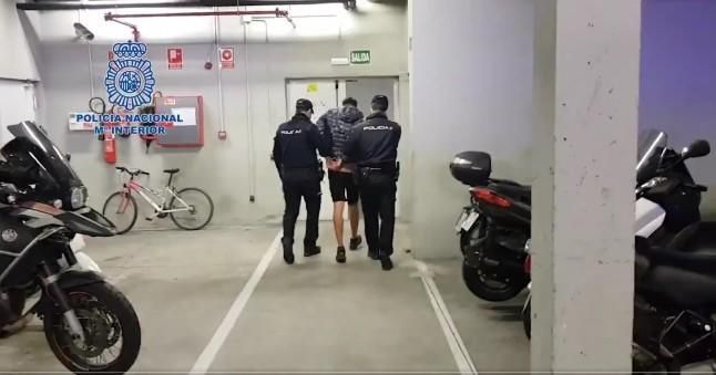 Así fue la detención del autor de 14 robos con violencia a mujeres en Sevilla (vídeo)