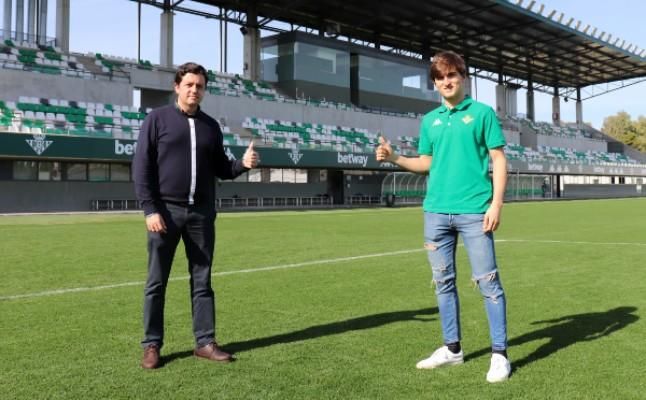 El Betis Deportivo oficializa el fichaje de Isra Cano y Jime se marcha a la UD Sanse