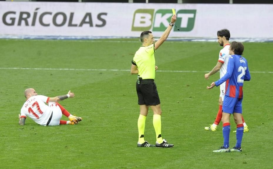 Aleix Vidal se gana la confianza del sevillismo