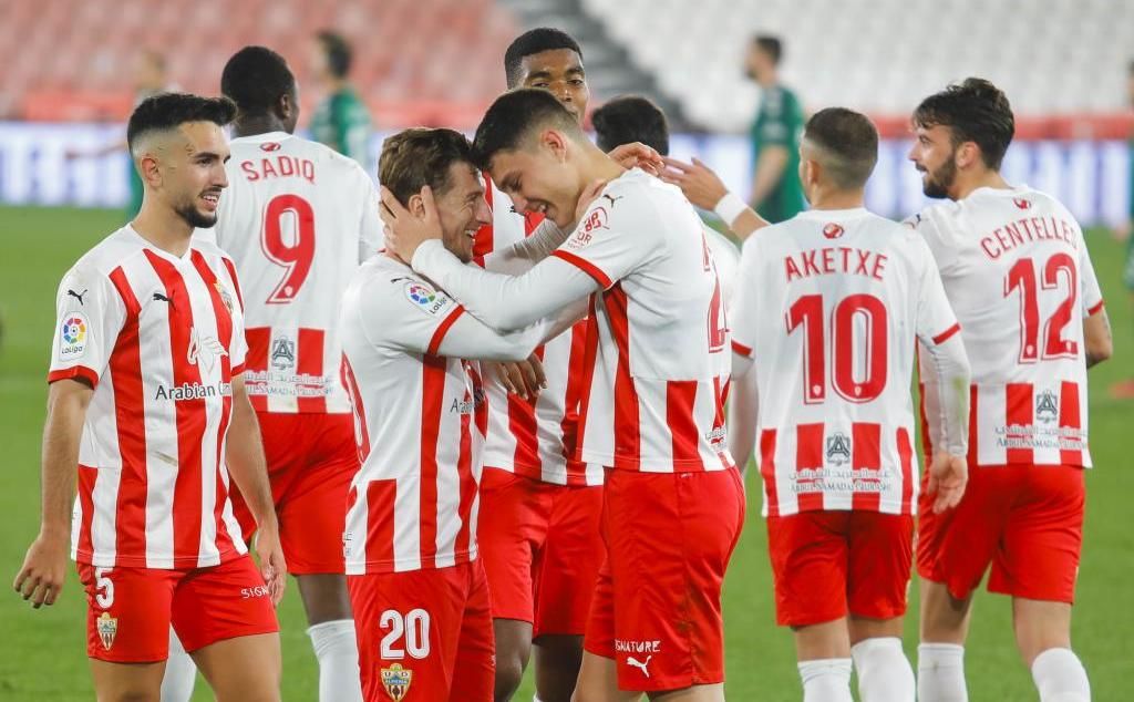 El Almería reacciona a tiempo para ganar al Castellón (3-1)