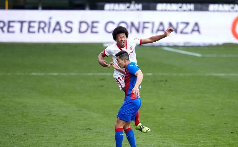 Anuncian una ofensiva total del Manchester United por Koundé