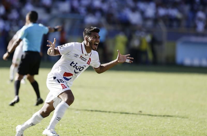Alianza conquista el Torneo Apertura del fútbol en El Salvador, tras golear al Águila