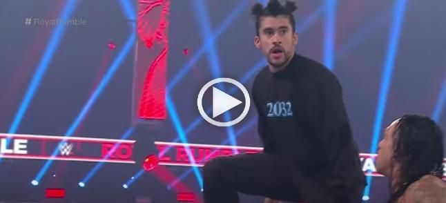 Bad Bunny 'se pasa' a la lucha libre