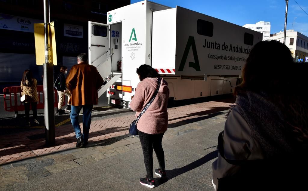 Récord de fallecidos en Andalucía, con 106 en un día, y 3.796 contagiados
