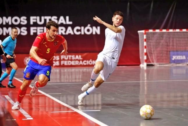 Lluvia de elogios para el bético Eric Pérez tras su brillante debut con España