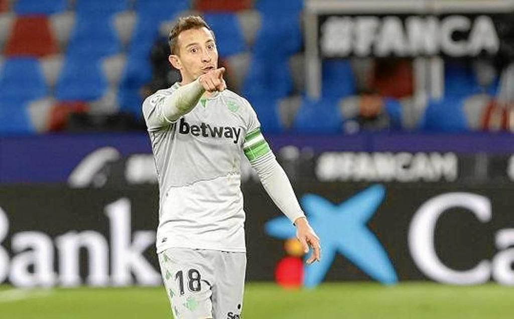 Desde Brasil y Turquía llaman a las puertas de Guardado