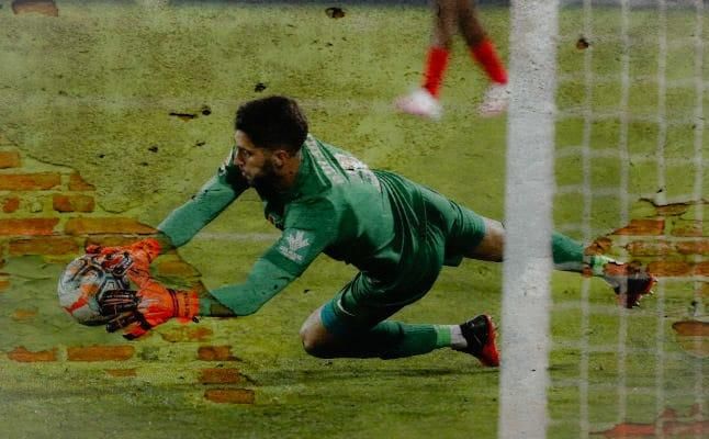 Rui Silva, el 'parapenaltis' que llega para tapiar un habitual agujero del Betis