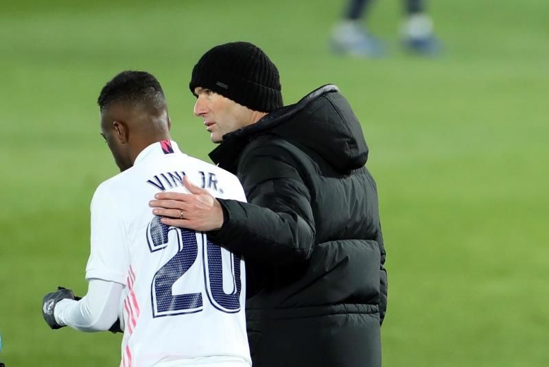 Zidane invita a Vinicius a "hacer lo que sabe"